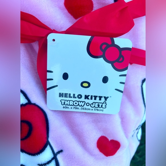 New Hello Kitty Hearts And Apples ❤️ 🍎! - Picture 3 of 5